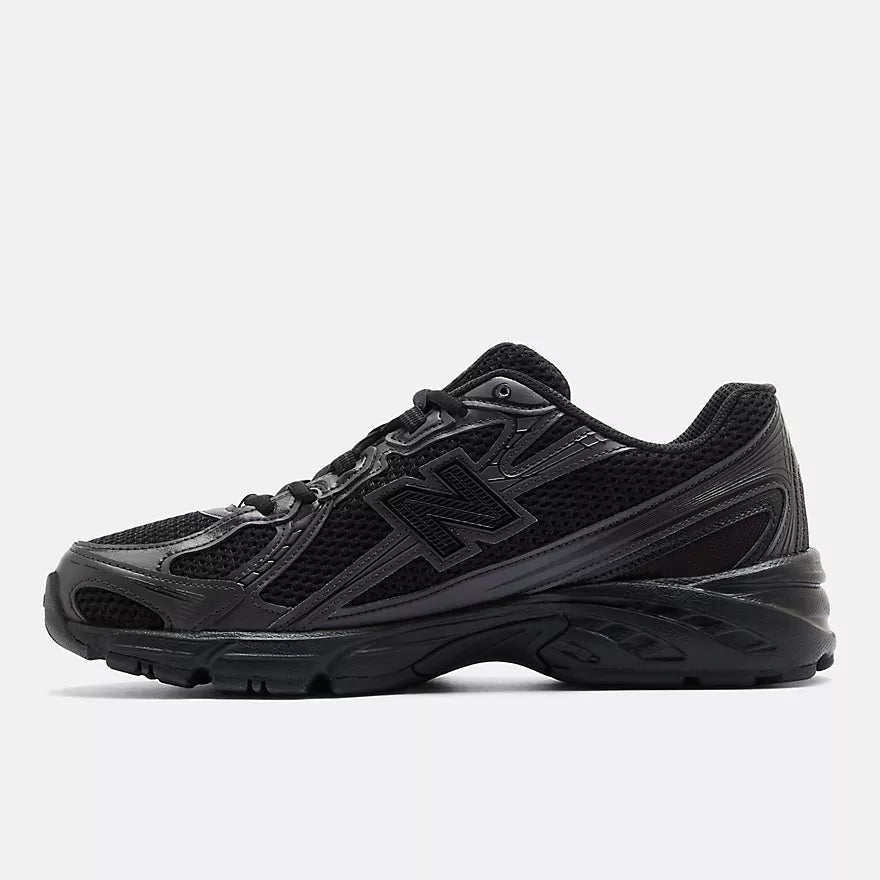 New Balance 740  Black