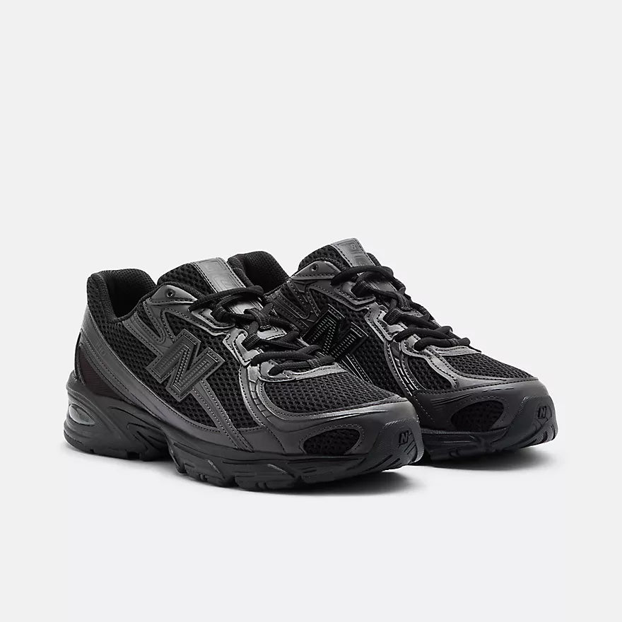 New Balance 740  Black